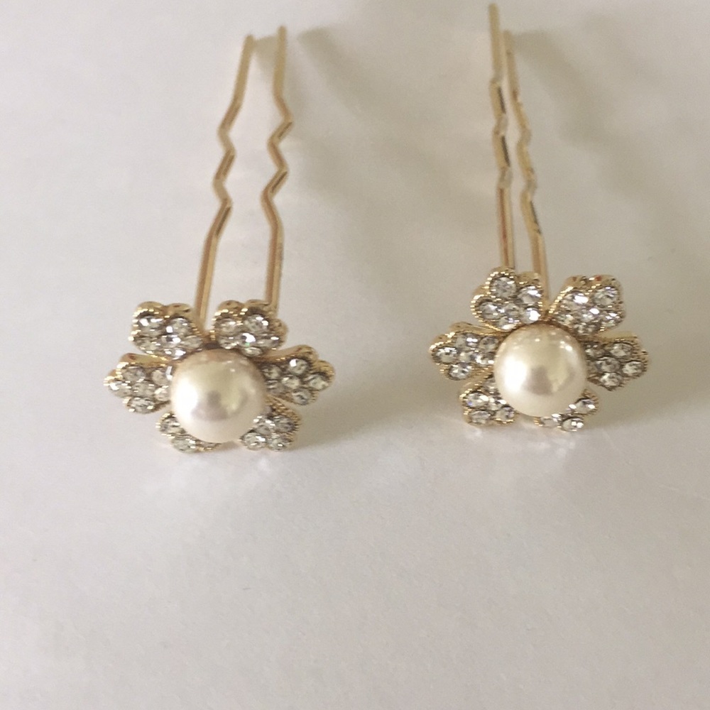 Pearl embellished hair pins with rhinestones